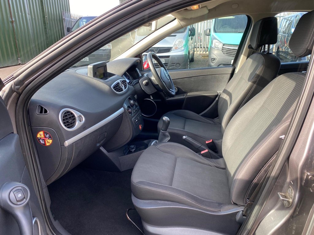 Used Renault Clio 2010 for sale - 77841315: Photo 20