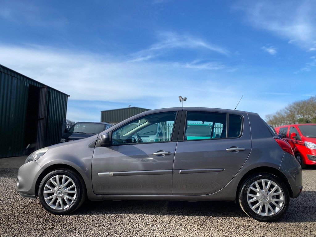 Used Renault Clio 2010 for sale - 77841315: Photo 24