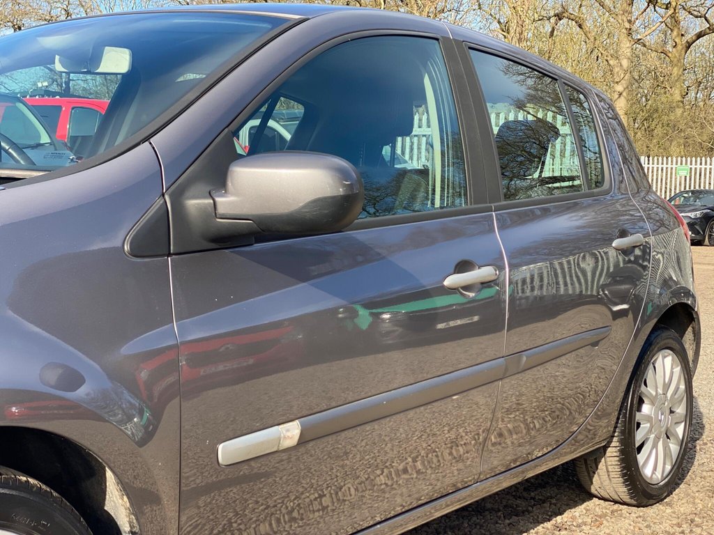 Used Renault Clio 2010 for sale - 77841315: Photo 30