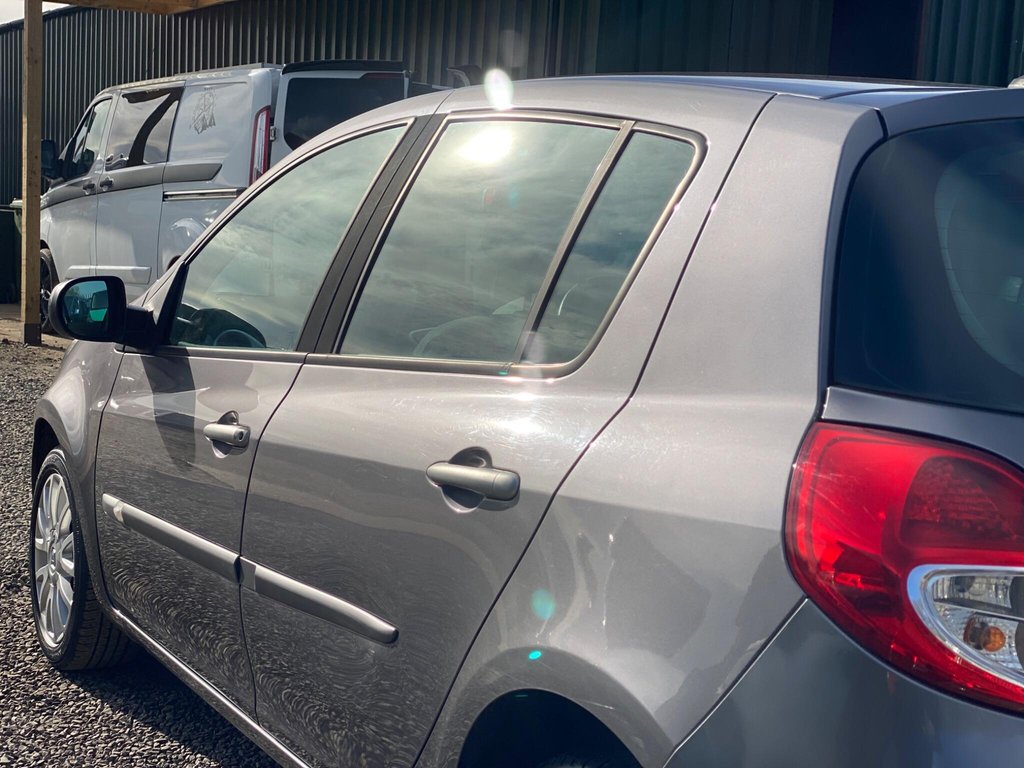 Used Renault Clio 2010 for sale - 77841315: Photo 32