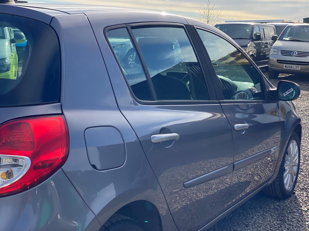 Used Renault Clio 2010 for sale - 77841315: Photo 34