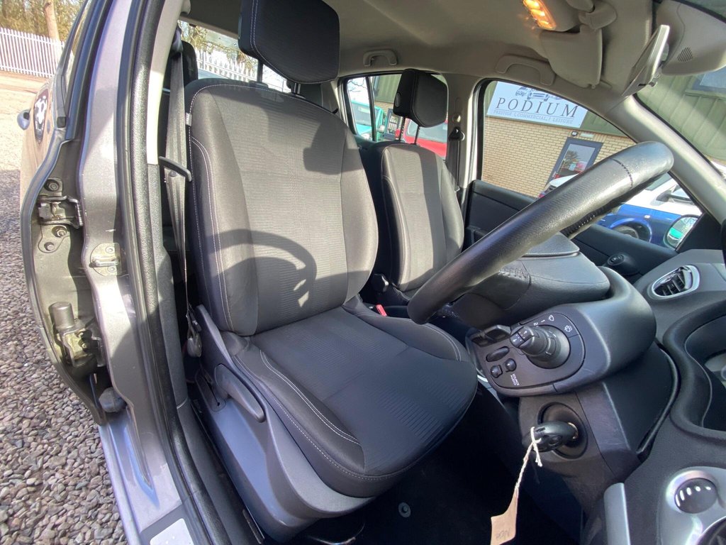 Used Renault Clio 2010 for sale - 77841315: Photo 35