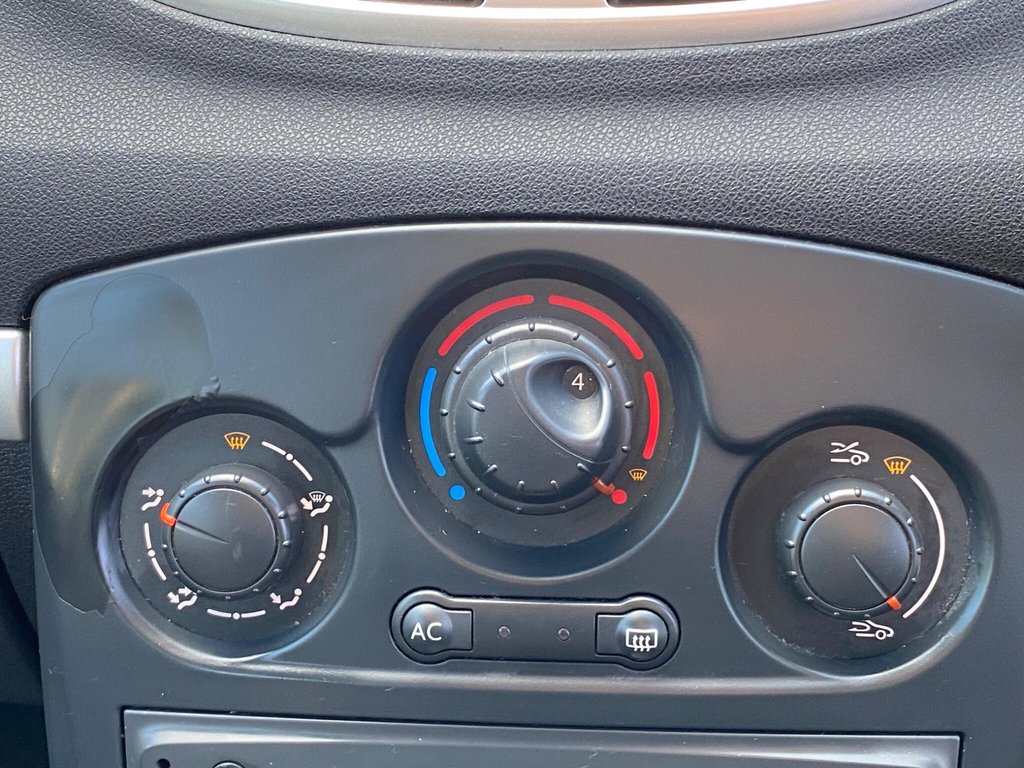 Used Renault Clio 2010 for sale - 77841315: Photo 36