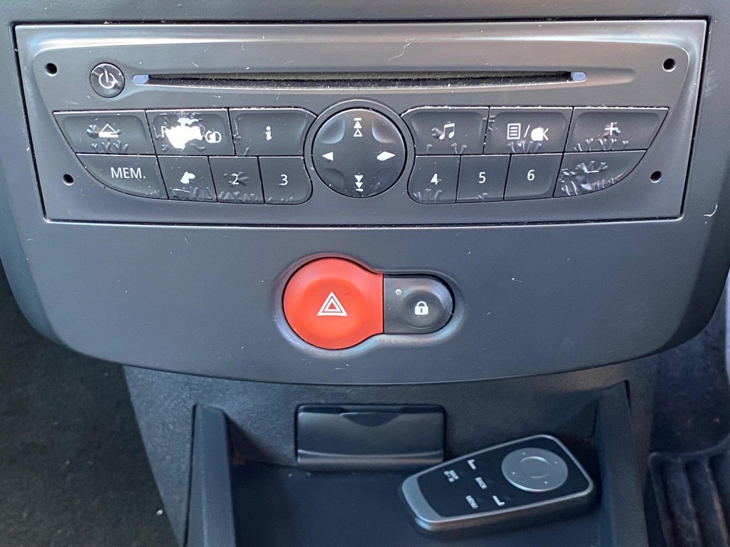 Used Renault Clio 2010 for sale - 77841315: Photo 37