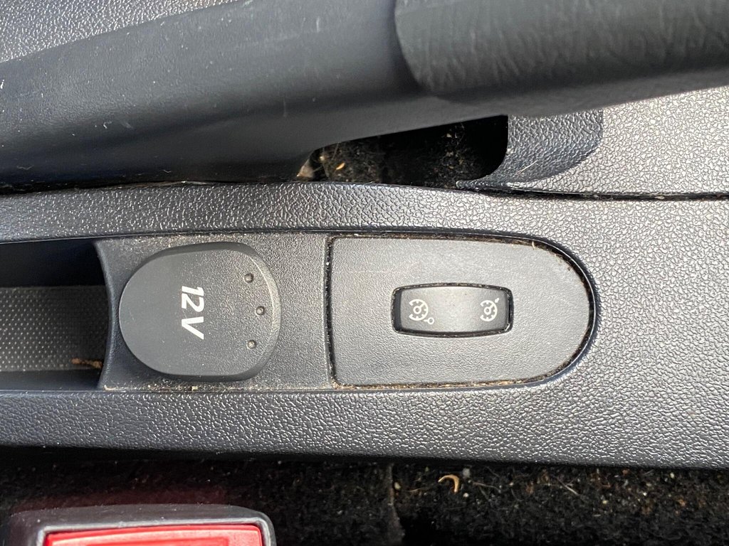 Used Renault Clio 2010 for sale - 77841315: Photo 38