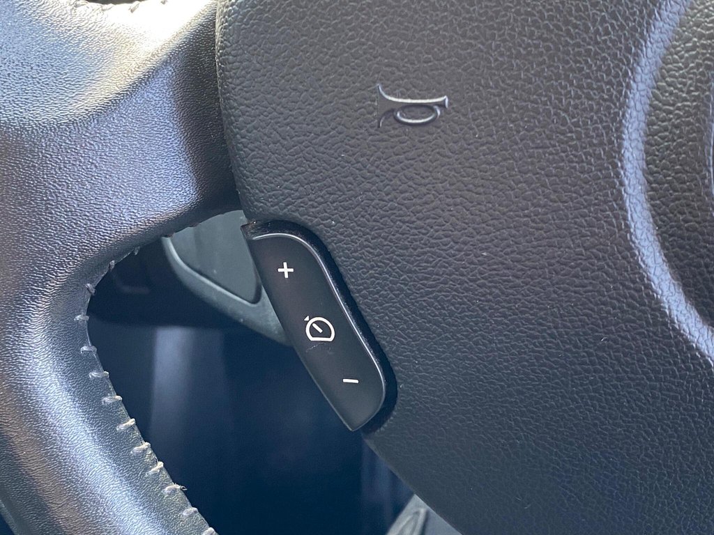 Used Renault Clio 2010 for sale - 77841315: Photo 40