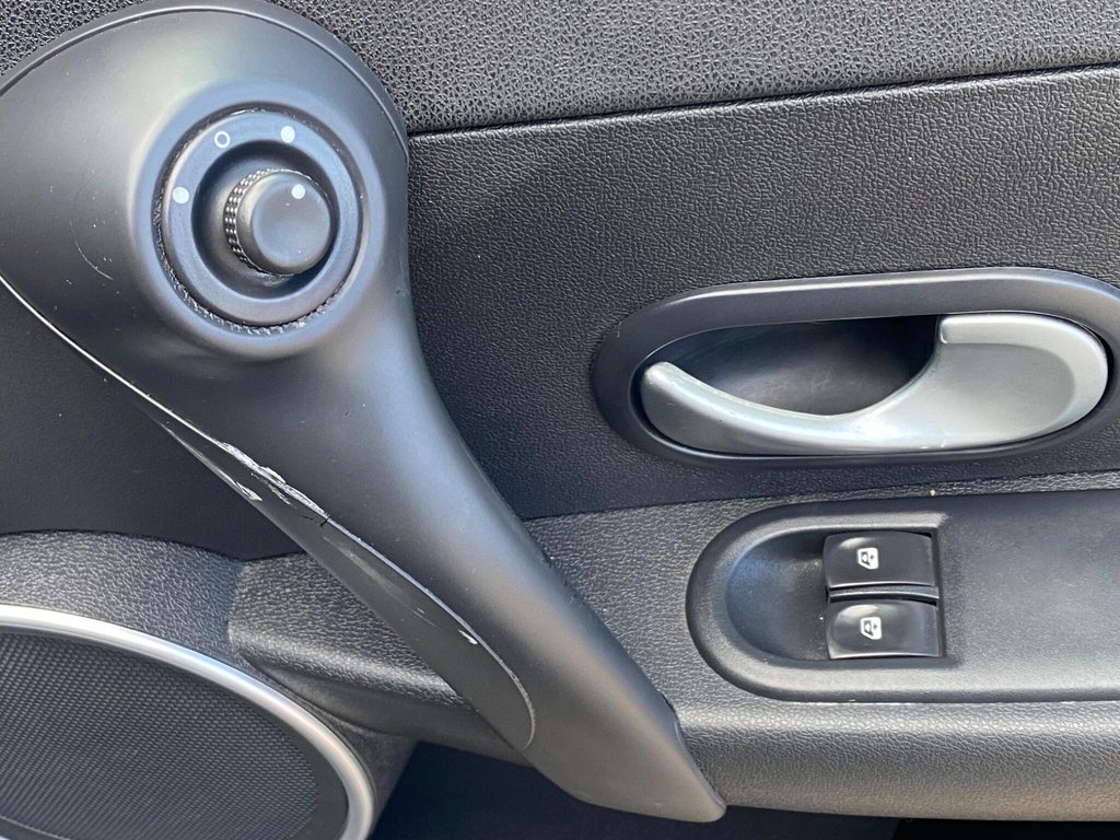 Used Renault Clio 2010 for sale - 77841315: Photo 45