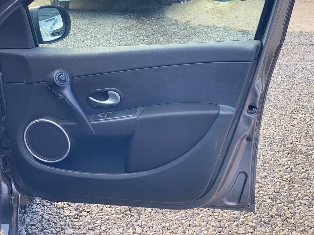 Used Renault Clio 2010 for sale - 77841315: Photo 46