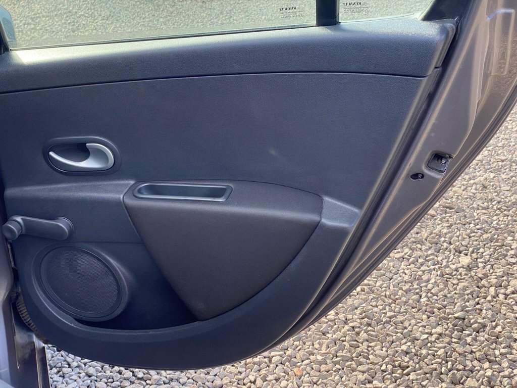 Used Renault Clio 2010 for sale - 77841315: Photo 48