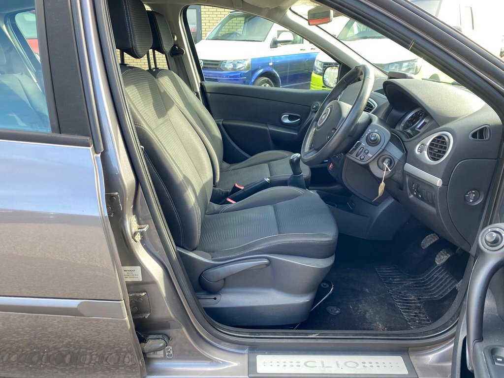 Used Renault Clio 2010 for sale - 77841315: Photo 6