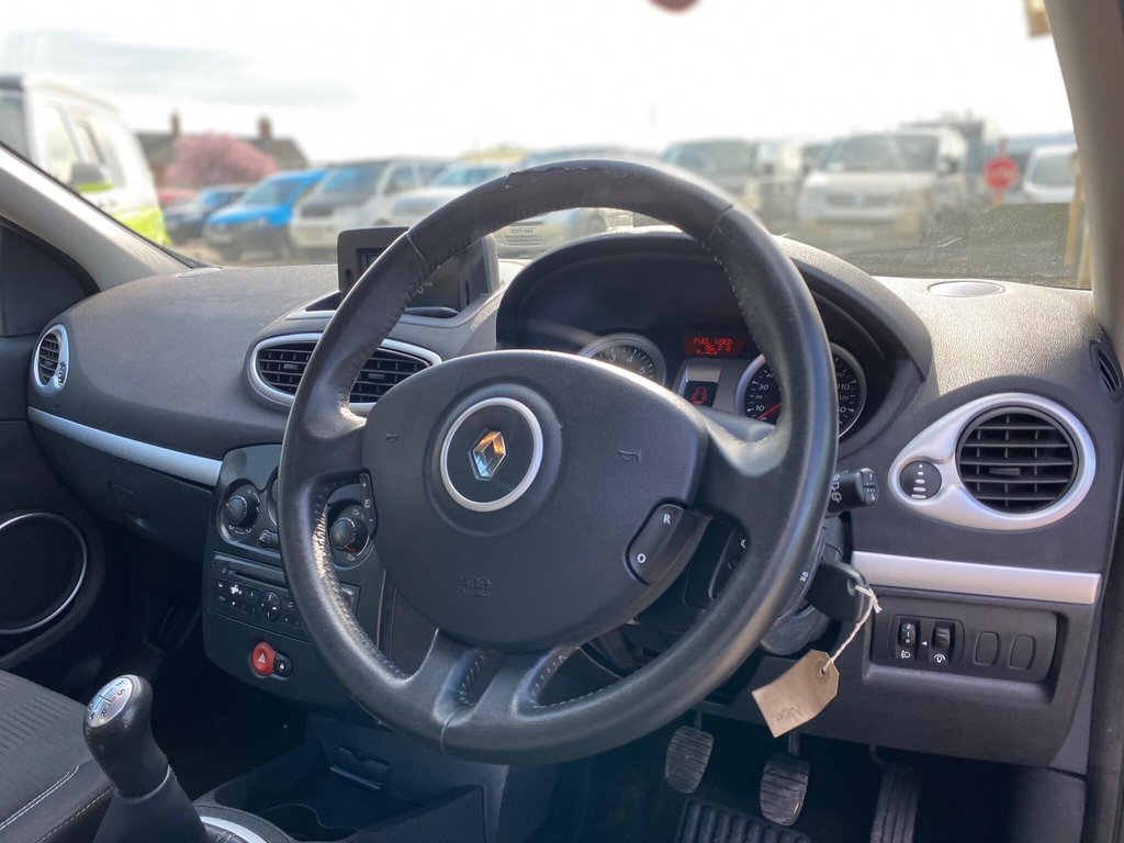 Used Renault Clio 2010 for sale - 77841315: Photo 9