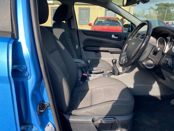 Used Ford Focus 2010 for sale - 76309431: Photo 8
