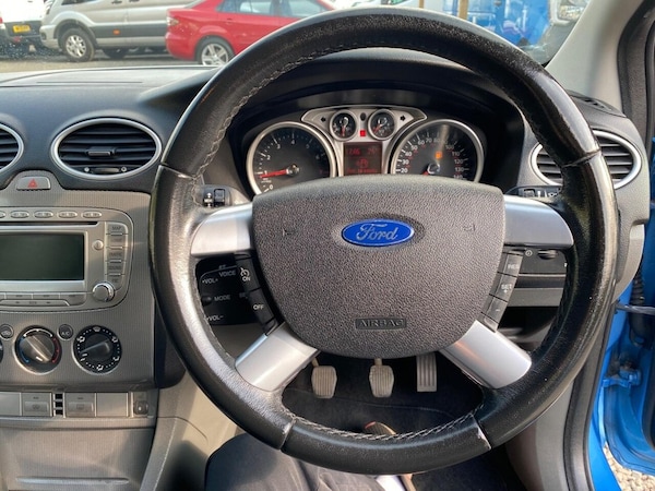 Used Ford Focus 2010 for sale - 76309431: Photo 9