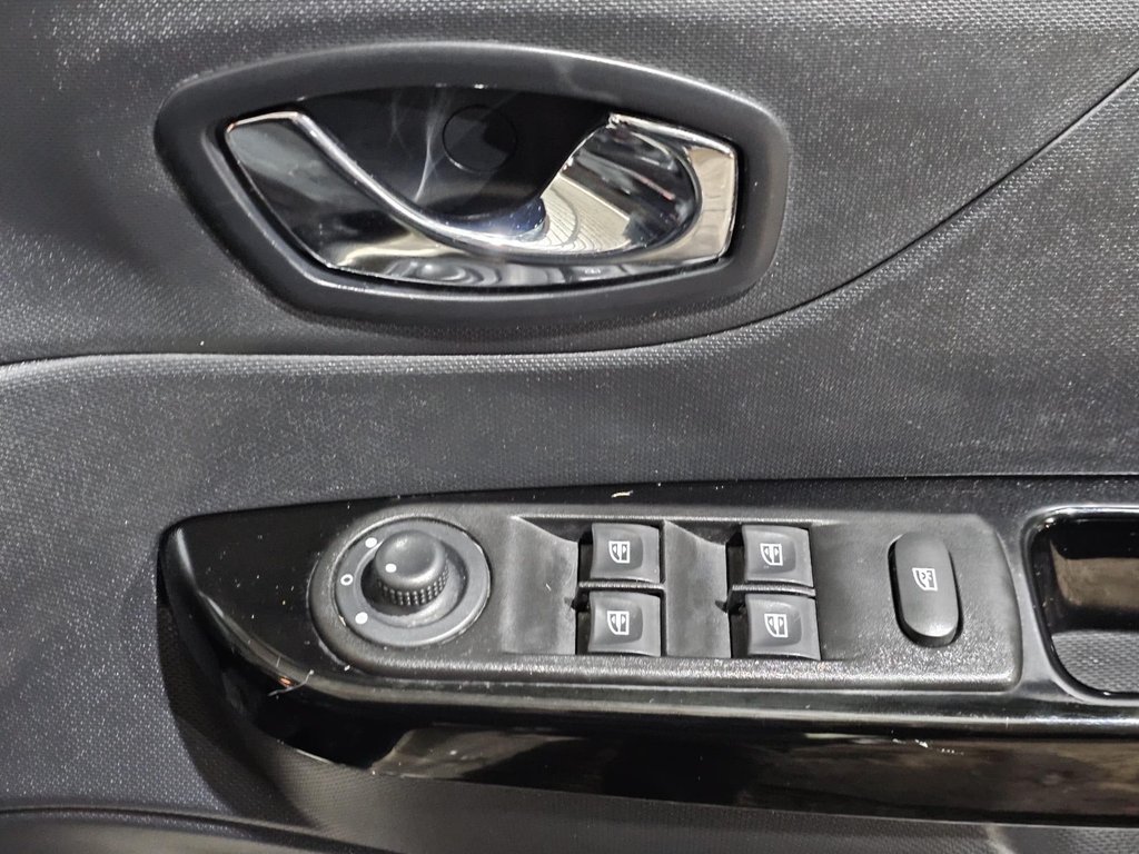 Used Renault Captur 2015 for sale - 77236467: Photo 28