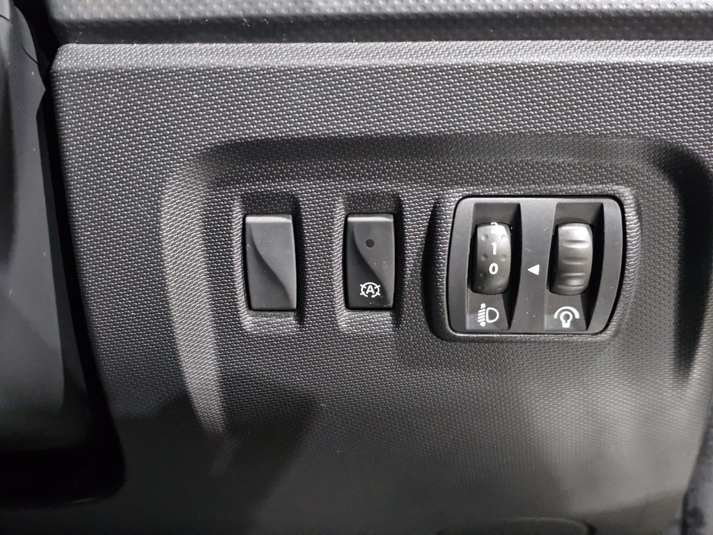 Used Renault Captur 2015 for sale - 77236467: Photo 30