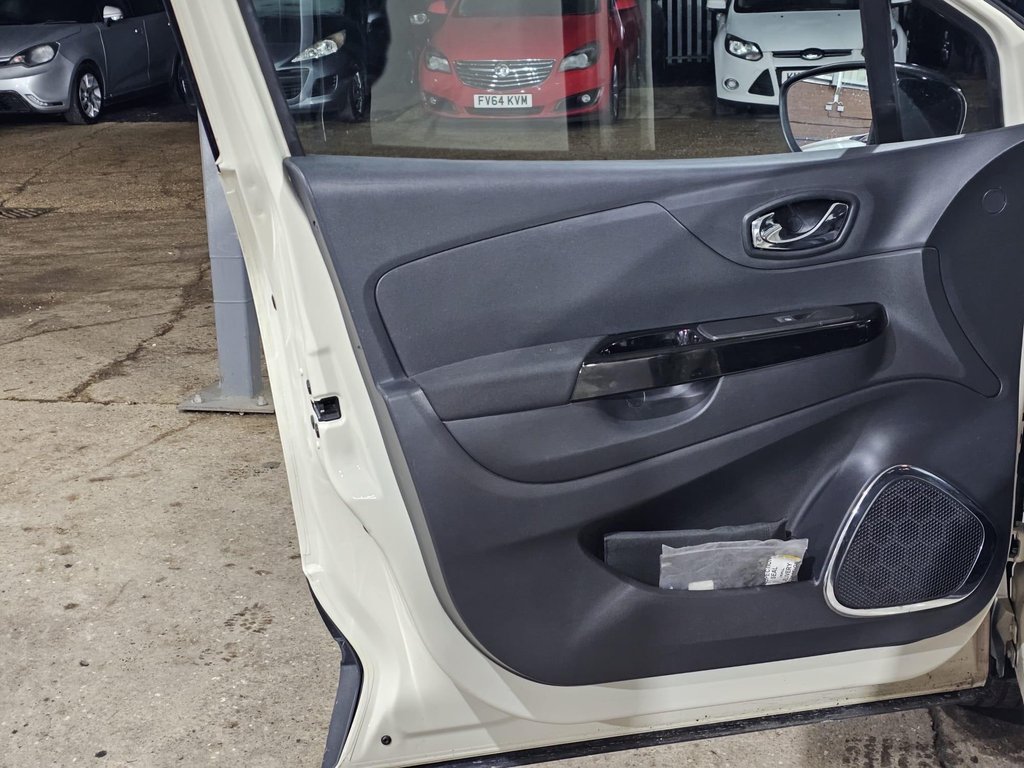 Used Renault Captur 2015 for sale - 77236467: Photo 38