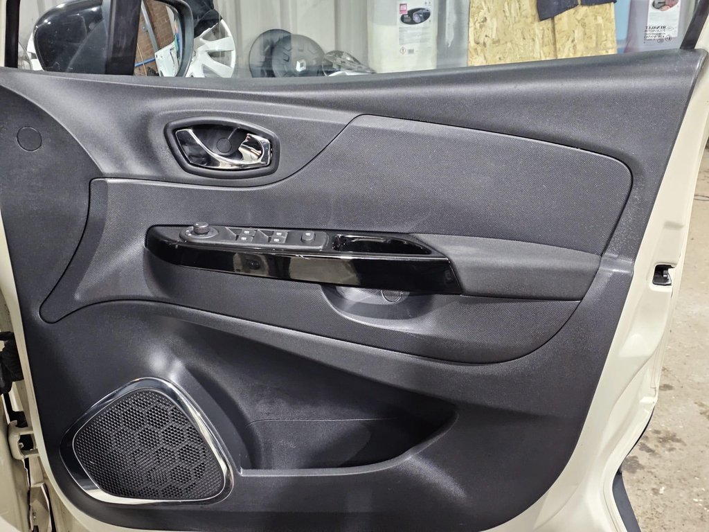 Used Renault Captur 2015 for sale - 77236467: Photo 39