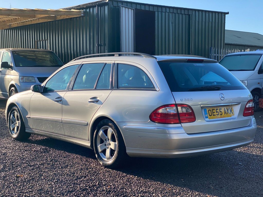 Used Mercedes-Benz E Class 2005 for sale - 76698546: Photo 4