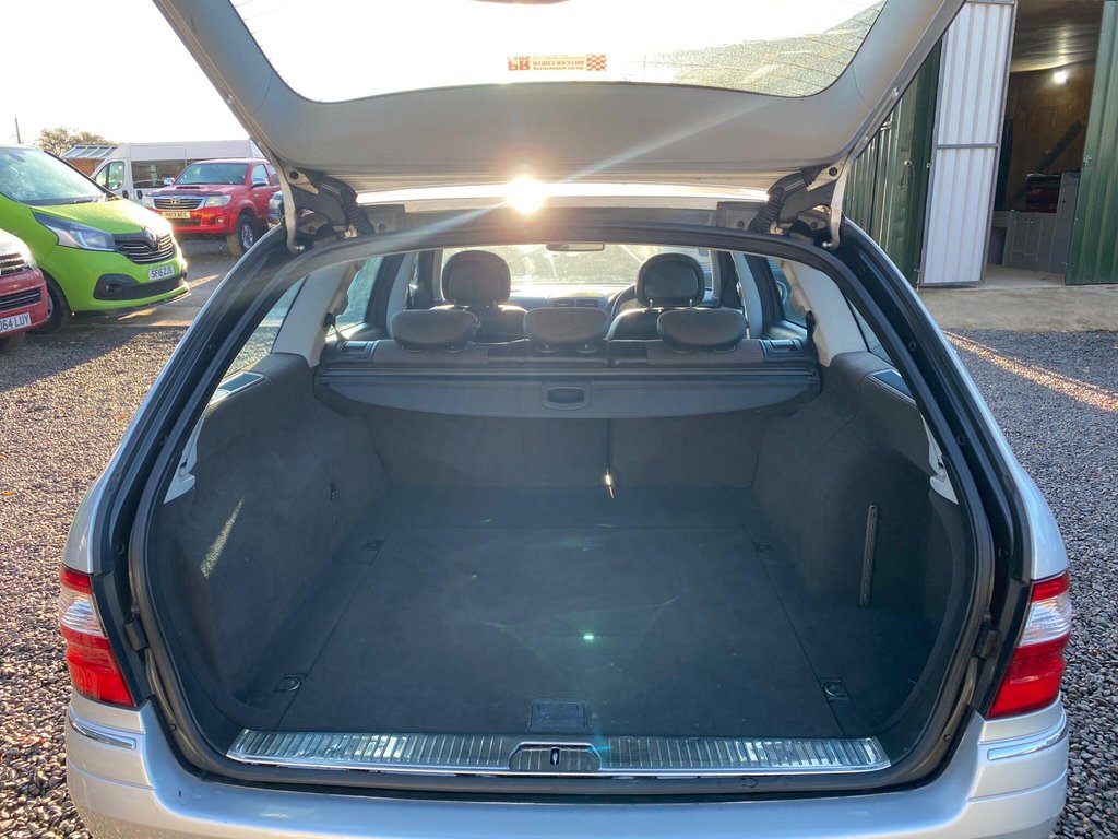 Used Mercedes-Benz E Class 2005 for sale - 76698546: Photo 47