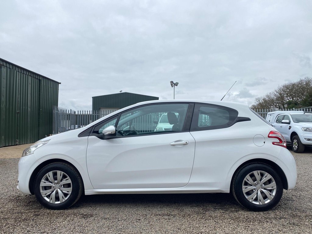 Used Peugeot 208 2015 for sale - 78102734: Photo 16