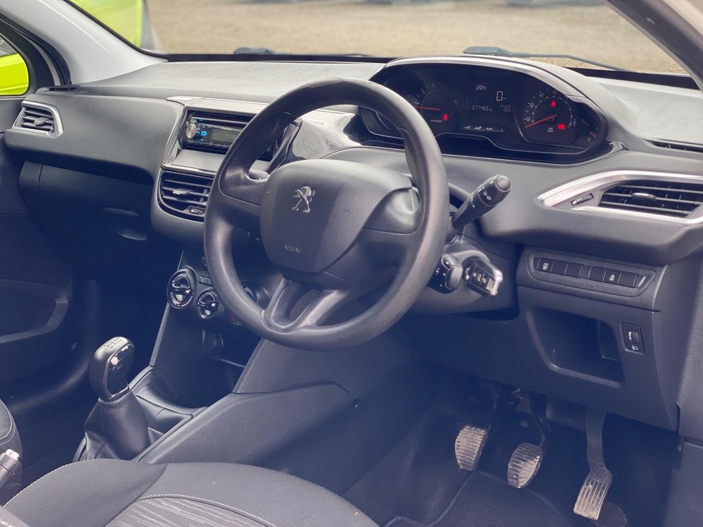 Used Peugeot 208 2015 for sale - 78102734: Photo 28