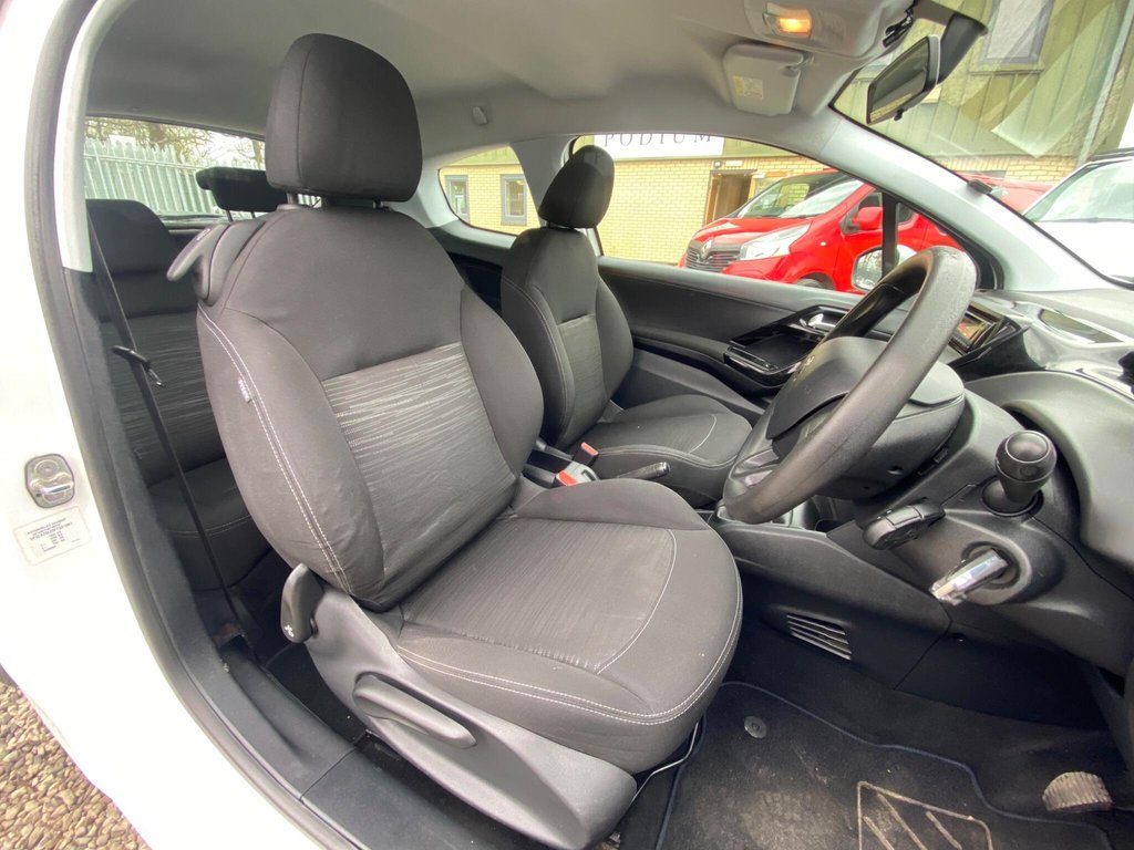 Used Peugeot 208 2015 for sale - 78102734: Photo 29