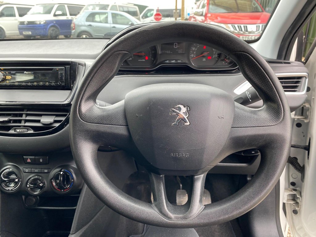 Used Peugeot 208 2015 for sale - 78102734: Photo 34