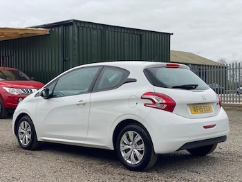Used Peugeot 208 2015 for sale - 78102734: Photo
