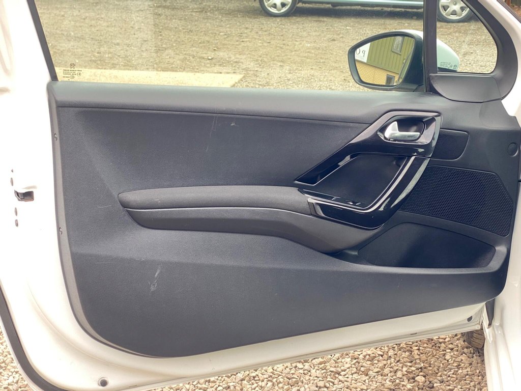 Used Peugeot 208 2015 for sale - 78102734: Photo 48