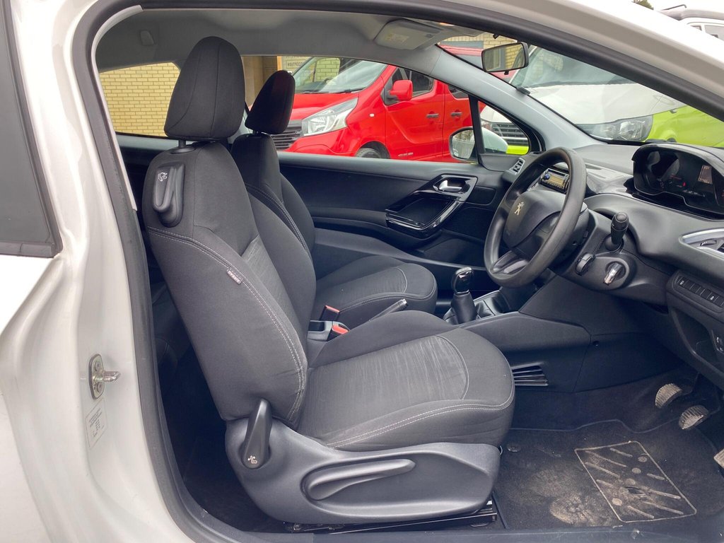 Used Peugeot 208 2015 for sale - 78102734: Photo 5