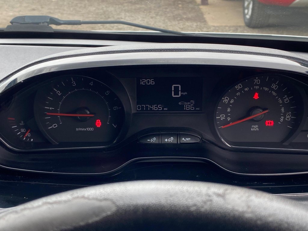 Used Peugeot 208 2015 for sale - 78102734: Photo 6