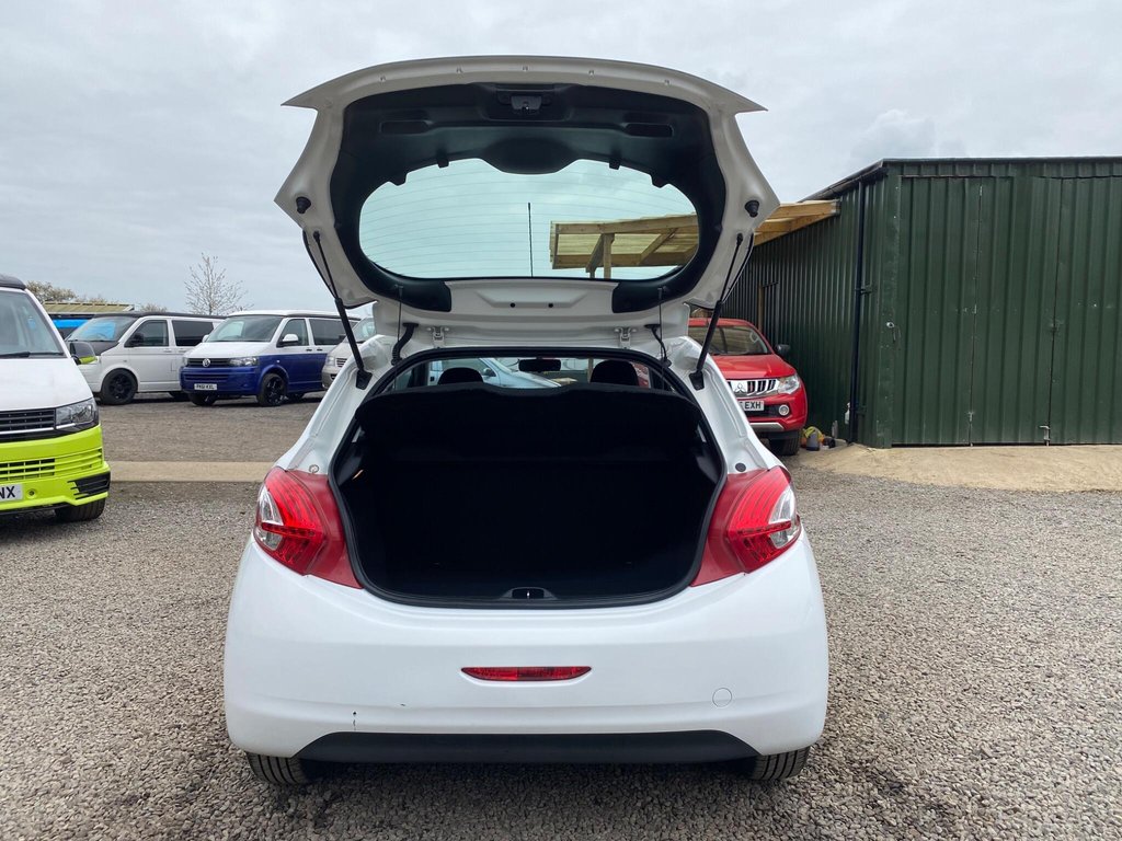 Used Peugeot 208 2015 for sale - 78102734: Photo 8