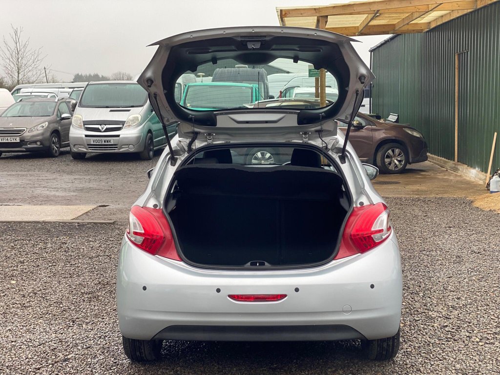 Used Peugeot 208 2013 for sale - 77609244: Photo 12