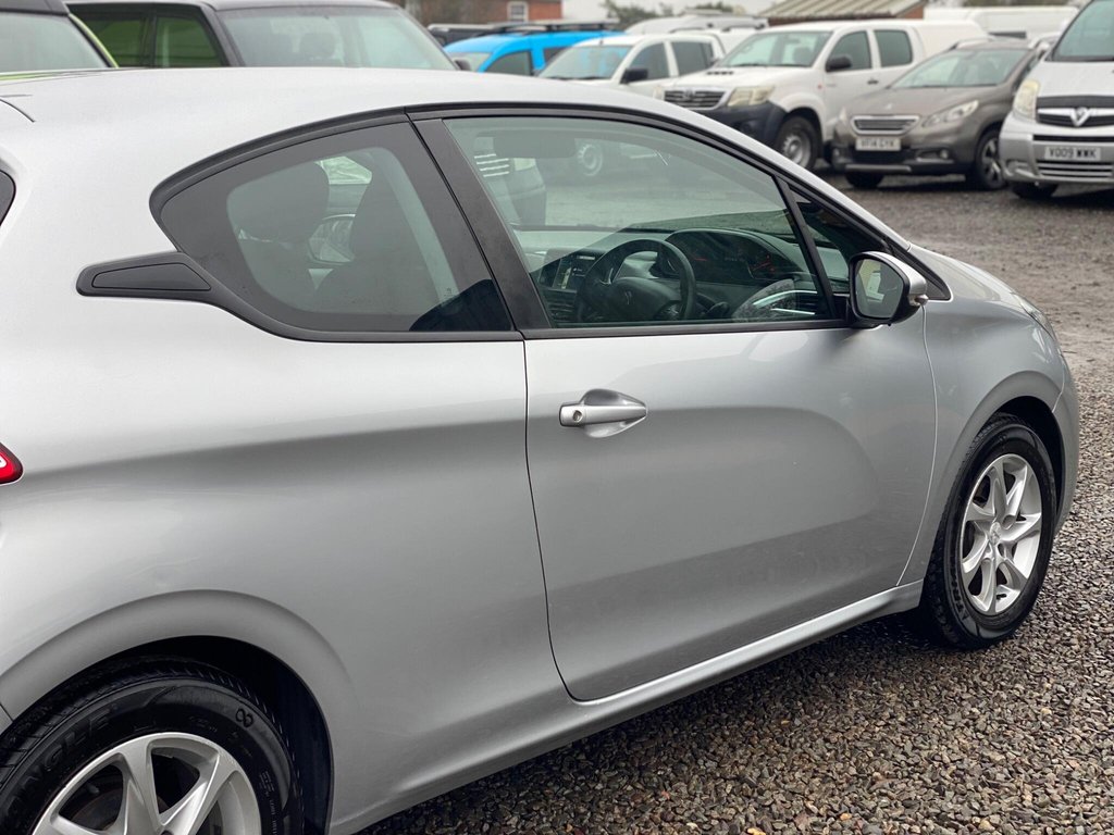 Used Peugeot 208 2013 for sale - 77609244: Photo 30