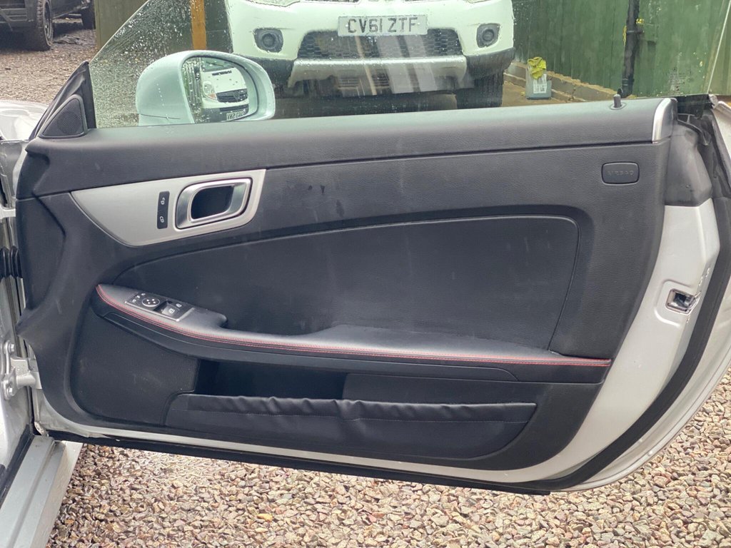 Used Mercedes-Benz SLK 2015 for sale - 77463824: Photo 12