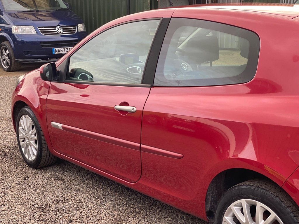 Used Renault Clio 2011 for sale - 77981495: Photo 28