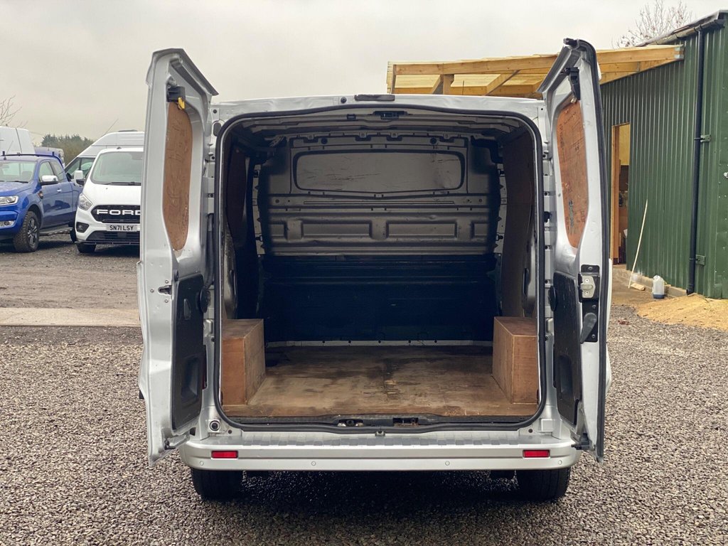 Used Vauxhall Vivaro 2016 for sale - 77250302: Photo 11