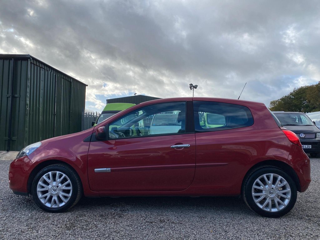 Used Renault Clio 2011 for sale - 76372552: Photo 18