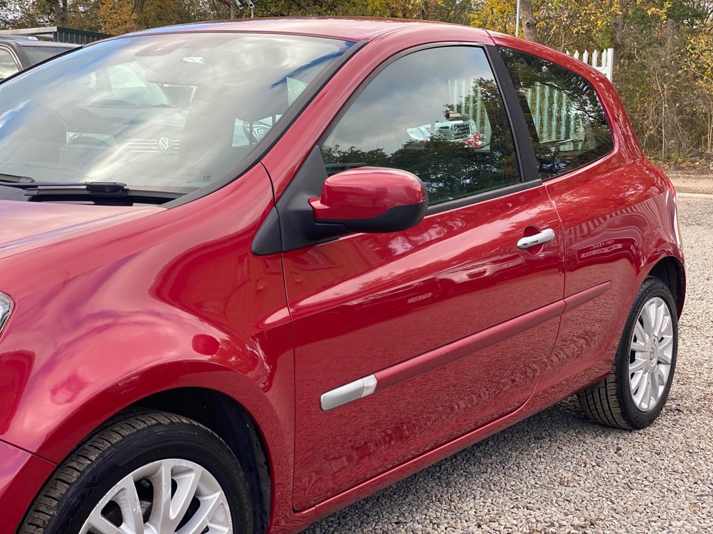 Used Renault Clio 2011 for sale - 76372552: Photo 24