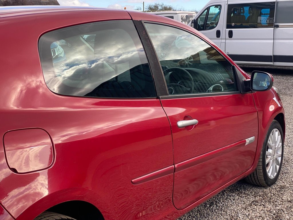 Used Renault Clio 2011 for sale - 76372552: Photo 29