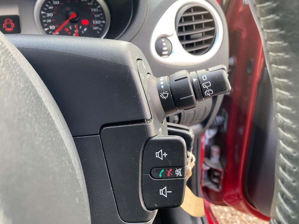 Used Renault Clio 2011 for sale - 76372552: Photo 36
