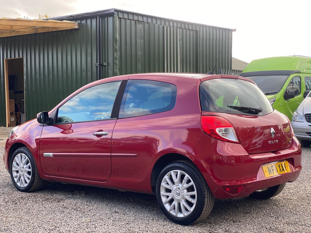Used Renault Clio 2011 for sale - 76372552: Photo 4