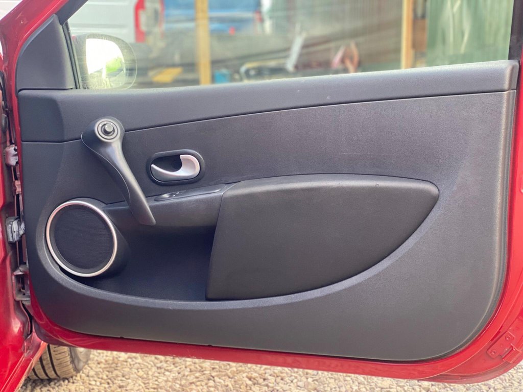Used Renault Clio 2011 for sale - 76372552: Photo 46