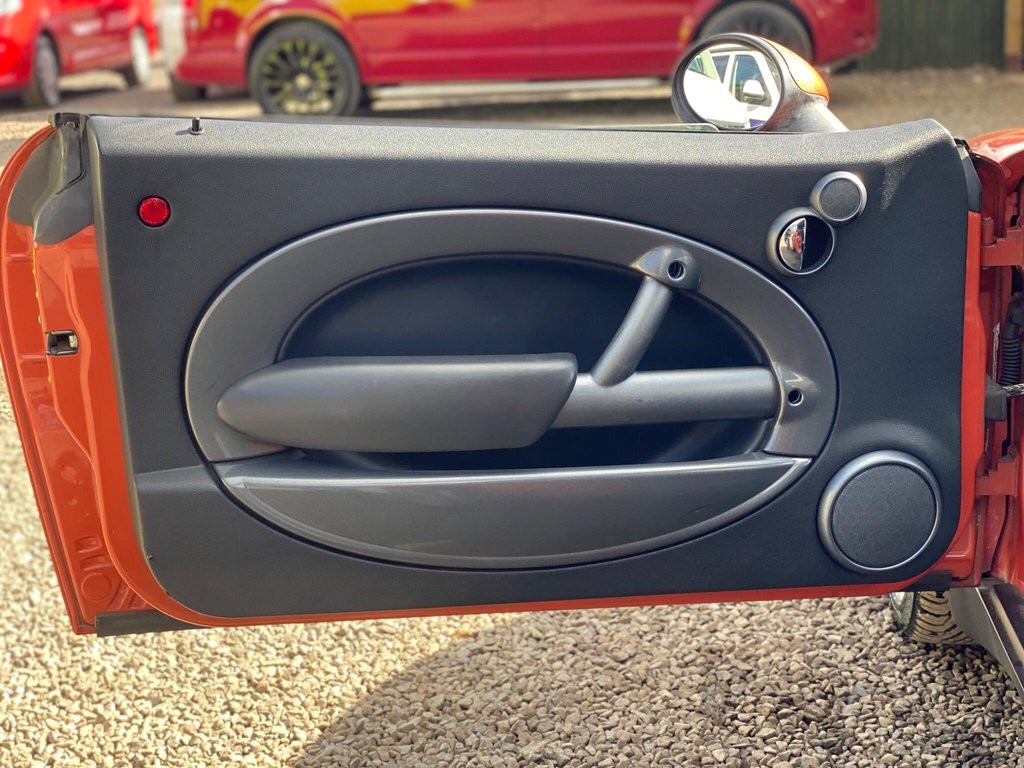 Used MINI Convertible 2005 for sale - 78117614: Photo 43