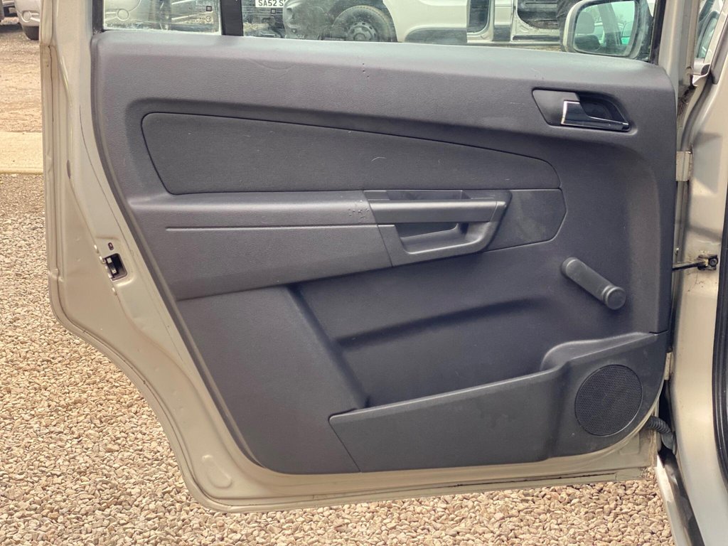 Used Vauxhall Zafira 2009 for sale - 77780488: Photo 43