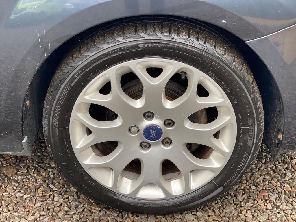 Used Ford Focus 2010 for sale - 77293302: Photo 15