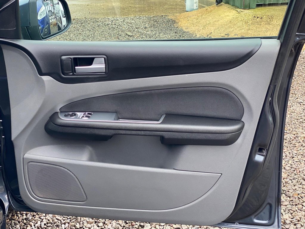 Used Ford Focus 2010 for sale - 77293302: Photo 40