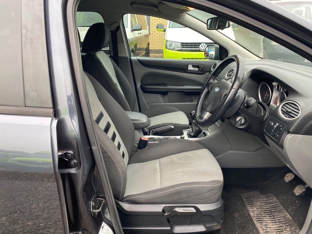 Used Ford Focus 2010 for sale - 77293302: Photo 7