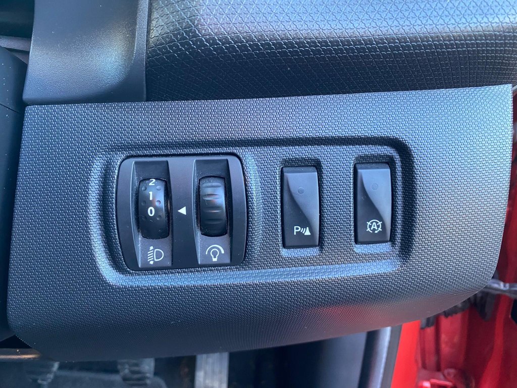 Used Renault Clio 2014 for sale - 76655357: Photo 39