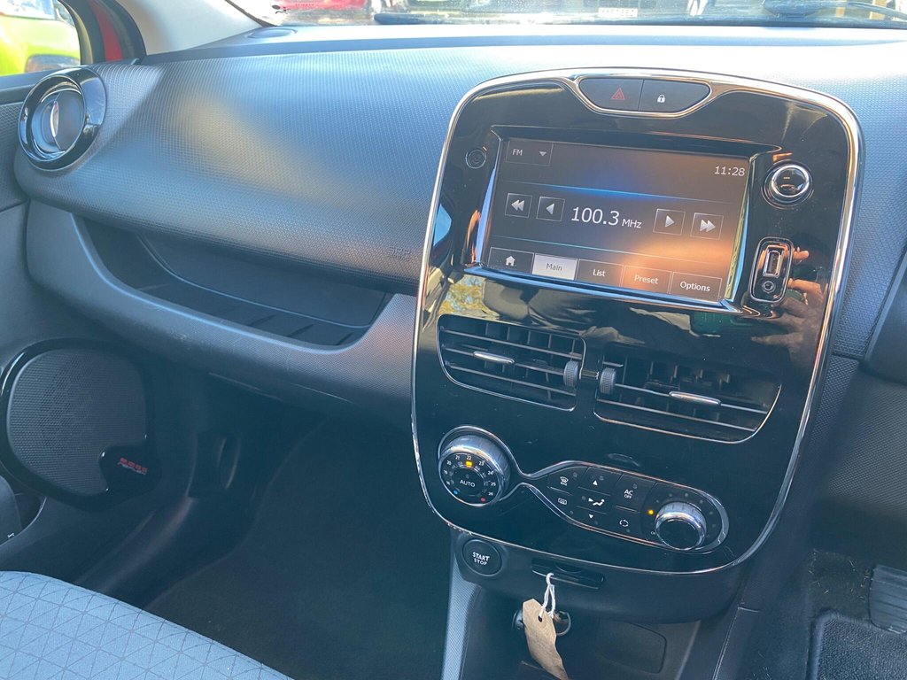 Used Renault Clio 2014 for sale - 76655357: Photo 9